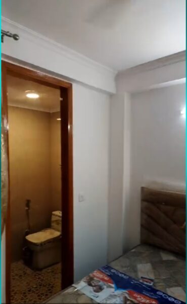 1 BHK + 1 Bath (400 sqft) Builder Floor for Rent in Block A, Paryavaran Complex
