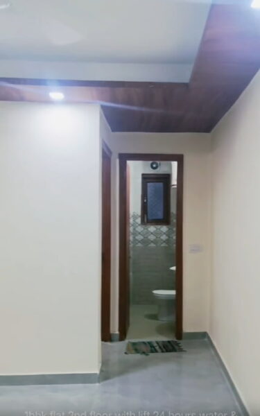 1 BHK + 1 Bath (549 sqft) Builder Floor for Rent in Block B, Paryavaran Complex