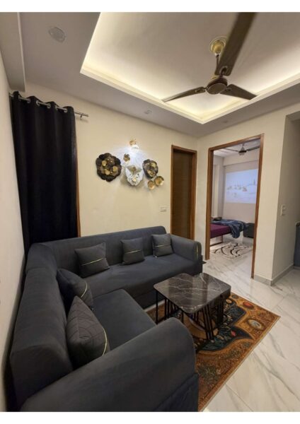1 BHK + 1 Bath (425 sqft) Builder Floor for Rent in Block D, Paryavaran Complex
