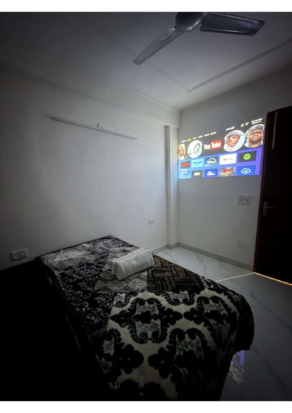 1 BHK + 1 Bath (415 sqft) Builder Floor for Rent in Block A, Paryavaran Complex
