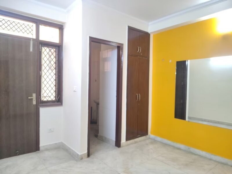 4 BHK + 4 Bath (2,100 sqft) Builder Floor for Rent in Paryavaran Complex