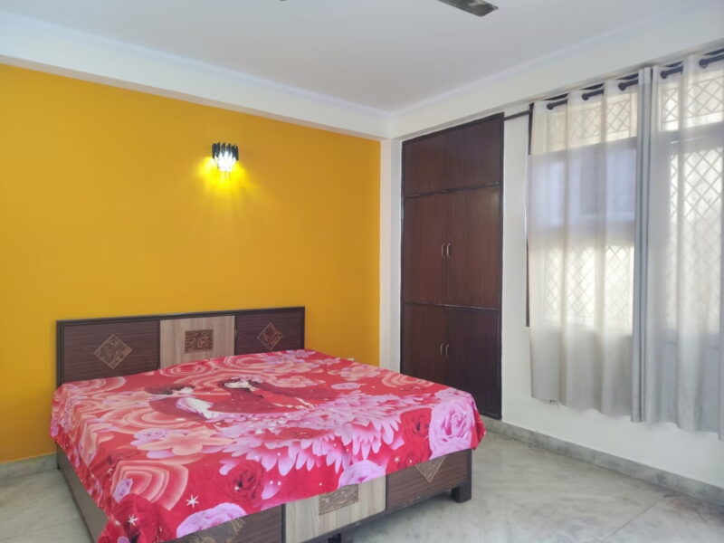 4 BHK + 4 Bath (2,100 sqft) Builder Floor for Rent in Paryavaran Complex