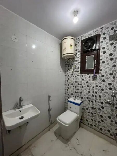 2 BHK + 2 Bath (950 sqft) Builder Floor for Rent in Block A, Paryavaran Complex