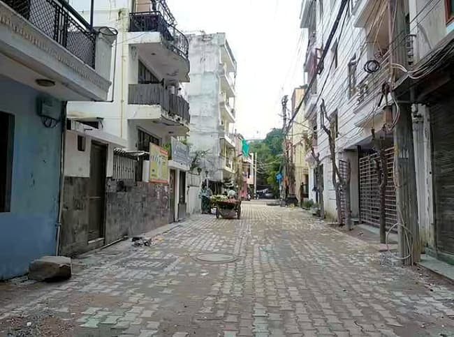 Paryavaran Complex B Block Street Image