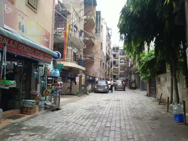 Paryavaran Complex B and C Block Street Image